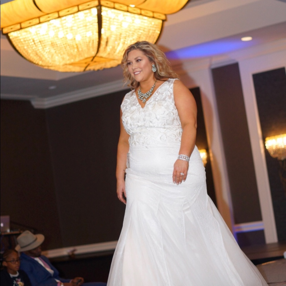 Gown - Picture 5 of 5